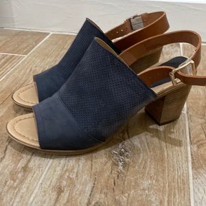 Leather upper navy blue shoes